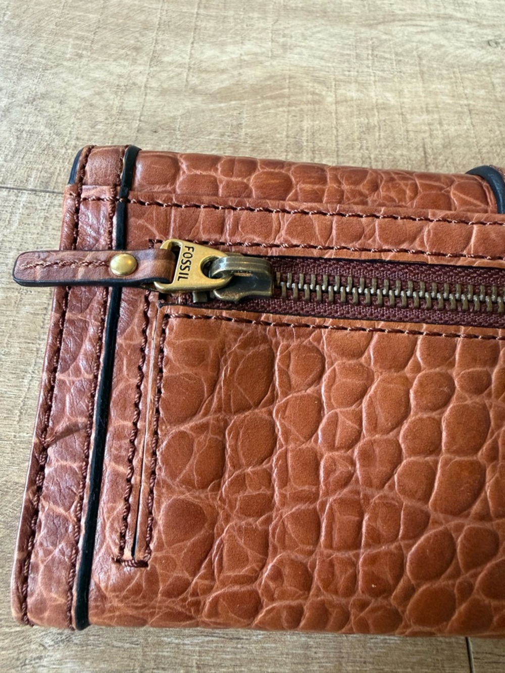 Fossil Women's Croc-Embossed Leather Continental Wallet in Brown - Picture 7 of 13